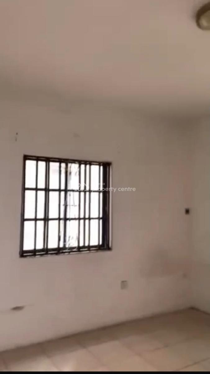 Standard 2bedroom Flat, Yaba, Alagomeji, Yaba, Lagos, Flat / Apartment for Rent