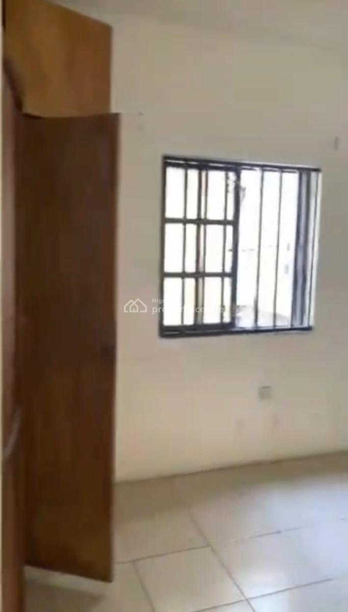 Standard 2bedroom Flat, Yaba, Alagomeji, Yaba, Lagos, Flat / Apartment for Rent