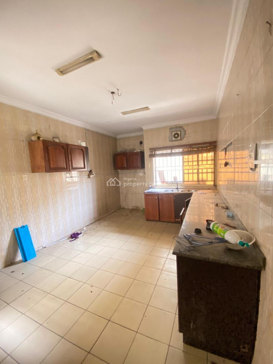 Spacious 4-bedroom Semi Detached Duplex with Bq, Lekki Phase 1, Lekki, Lagos, Semi-detached Duplex for Rent