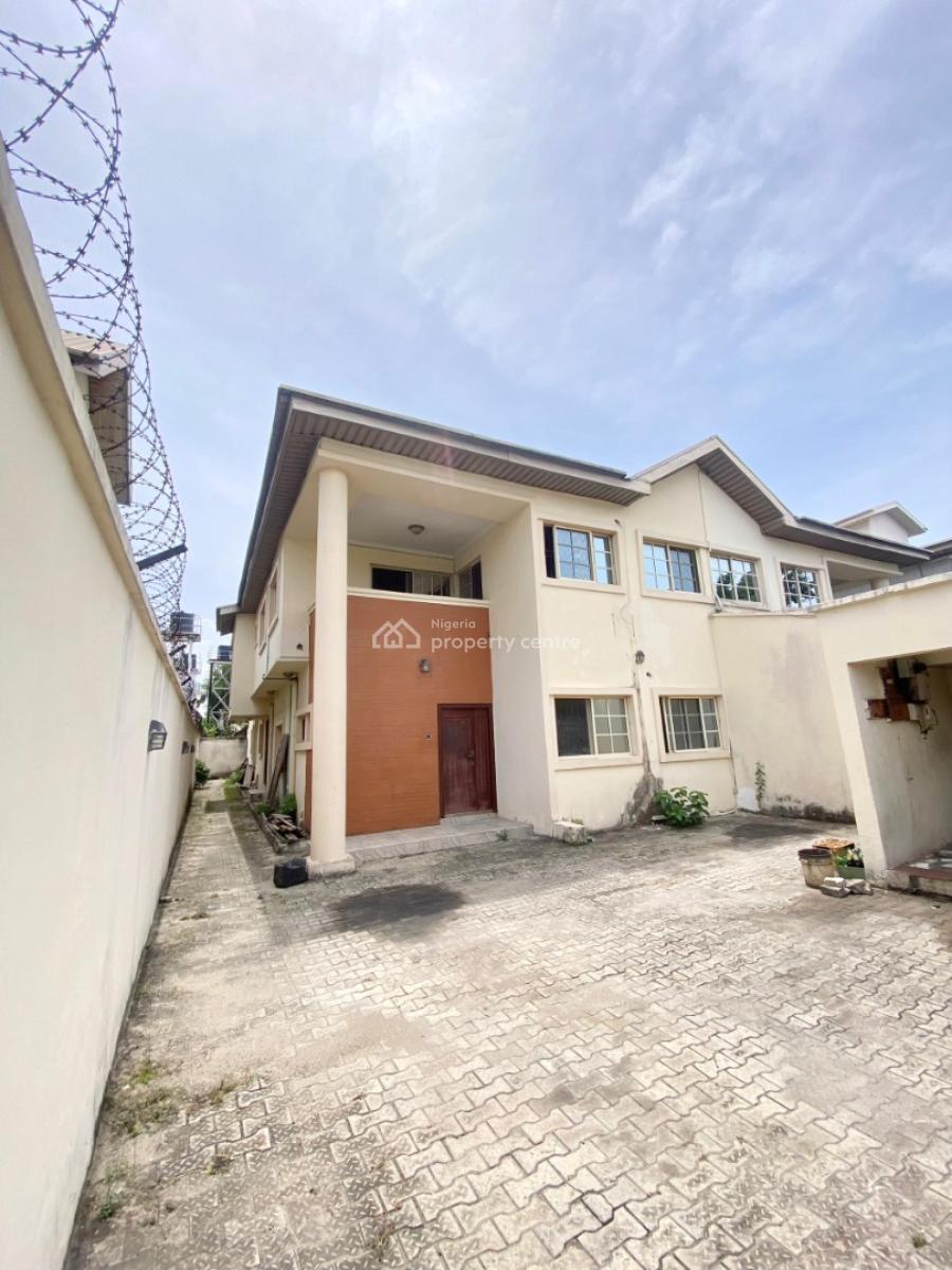 Spacious 4-bedroom Semi Detached Duplex with Bq, Lekki Phase 1, Lekki, Lagos, Semi-detached Duplex for Rent