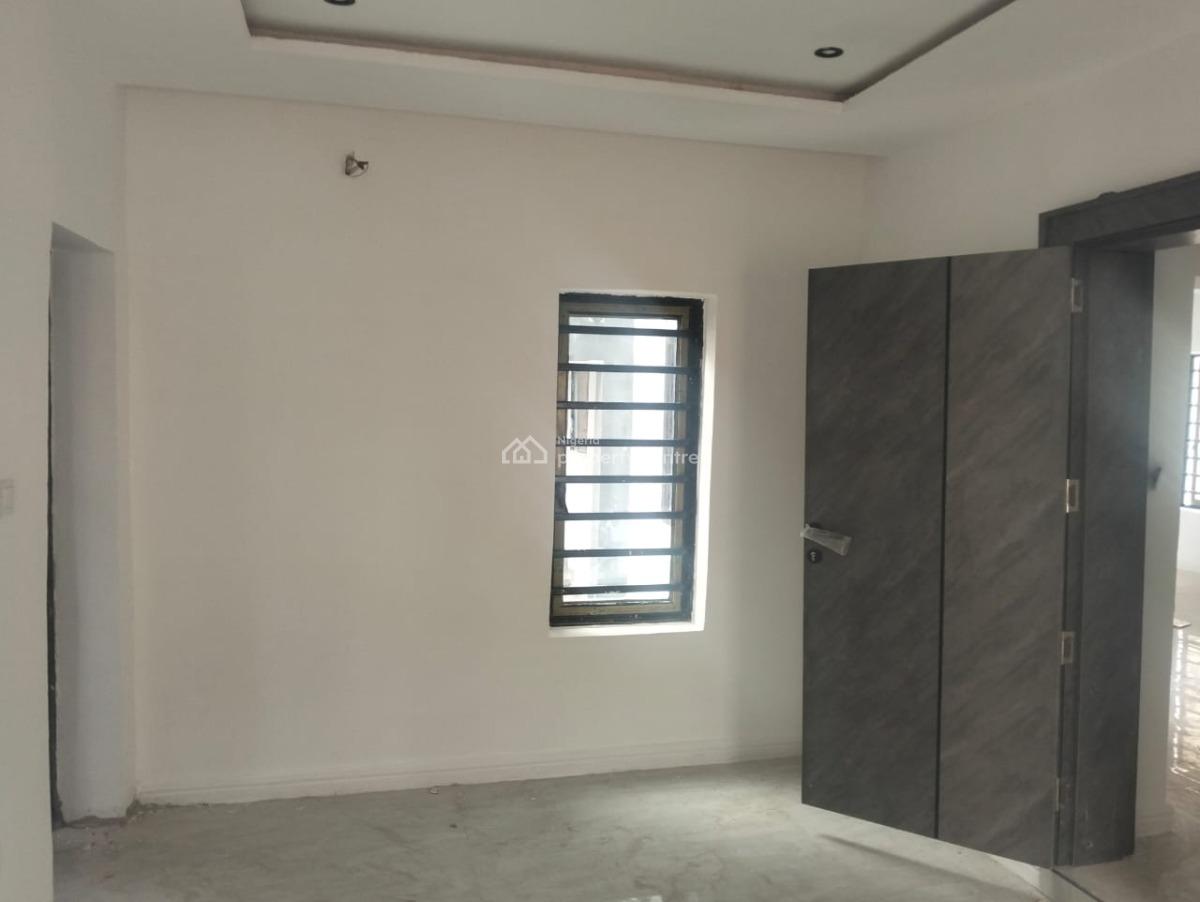 a Nice and Spacious 3 Bedrooms Flat in Estate on Fully Tarred Road., Zone 6, Wuse, Abuja, Flat / Apartment for Rent