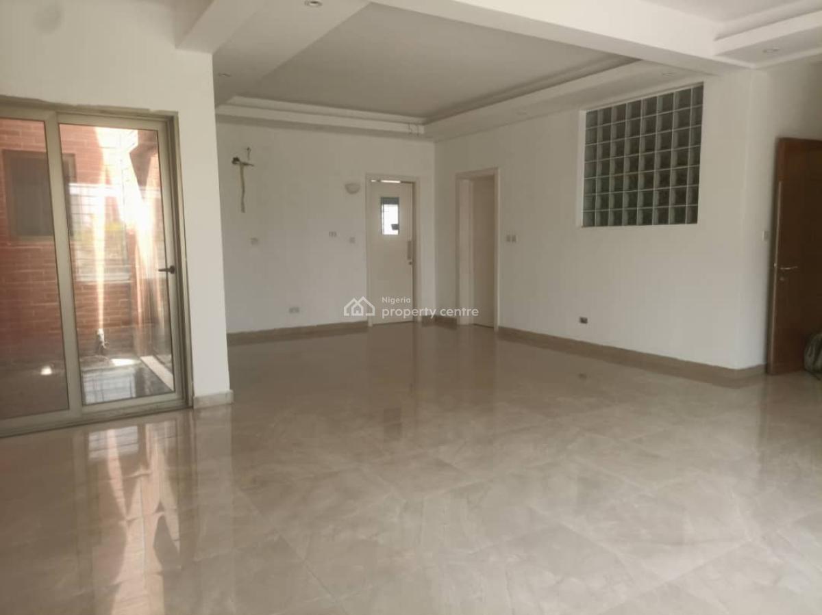 a Well-maintained 3 Bedroom Apartment with Boys Quarters (bq), Pinnock Beach Estate Phase 3, Osapa, Lekki, Lagos, Flat / Apartment for Sale