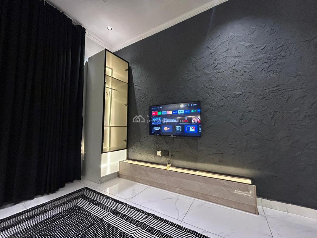 Luxury 1 Bedroom Apartment with Swimming Pool, Off Admiralty Way, Lekki Phase 1, Lekki, Lagos, Mini Flat (room and Parlour) Short Let
