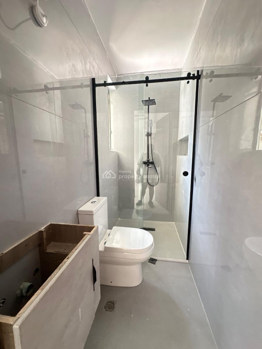 2 Bedroom Apartment with Elevator, Lekki Phase 1, Lekki, Lagos, Flat / Apartment for Rent