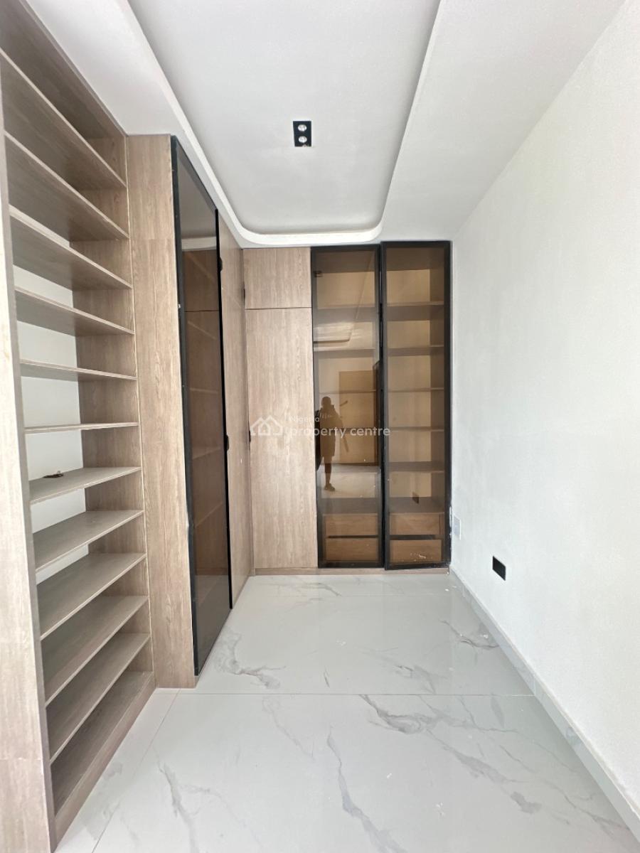 2 Bedroom Apartment with Elevator, Lekki Phase 1, Lekki, Lagos, Flat / Apartment for Rent