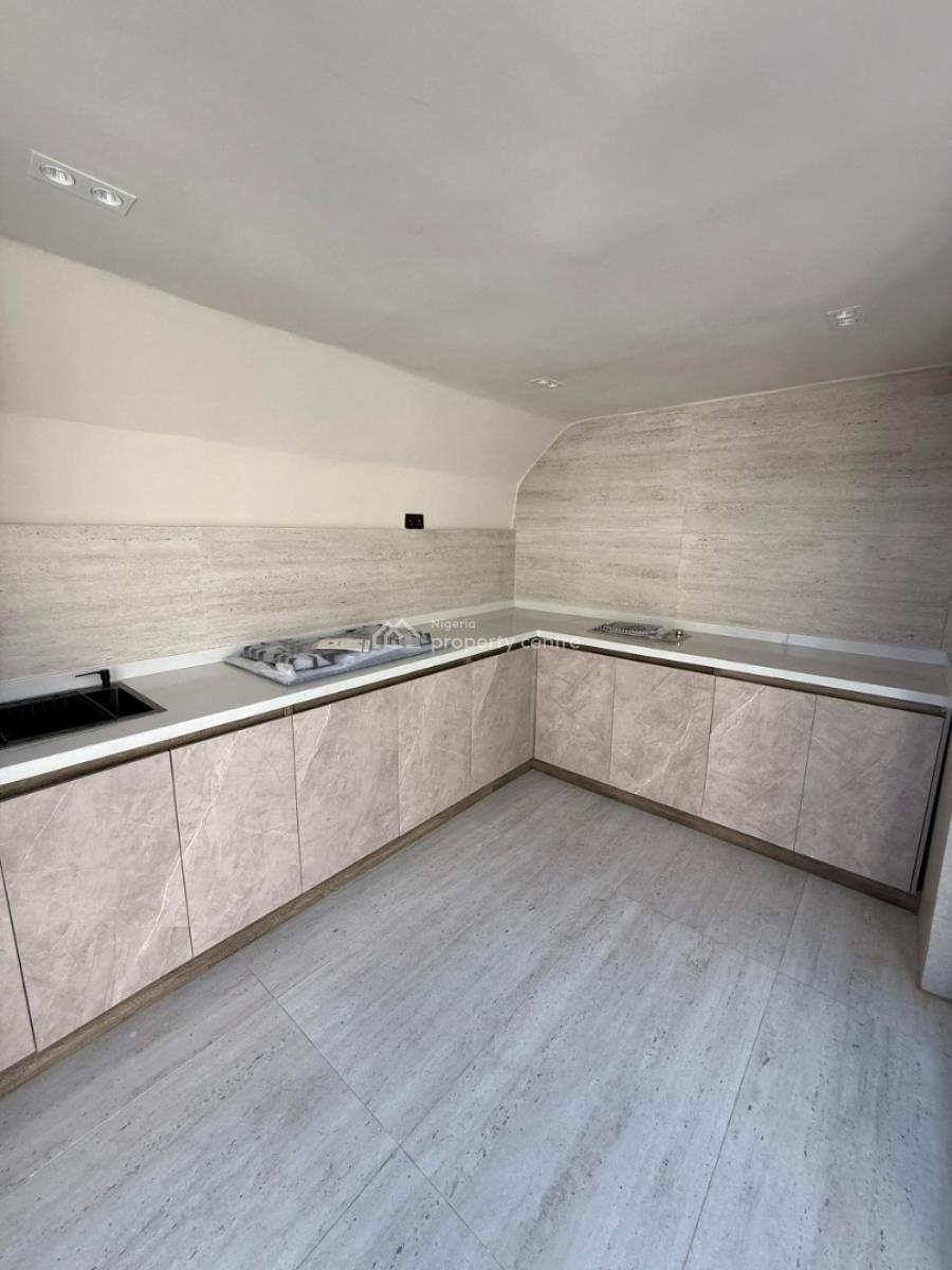 2 Bedroom Penthouse with Gazzebo,pool, Water Fountain, Gym ,wet & Dry, Lekki Phase 1, Lekki, Lagos, Terraced Duplex for Sale