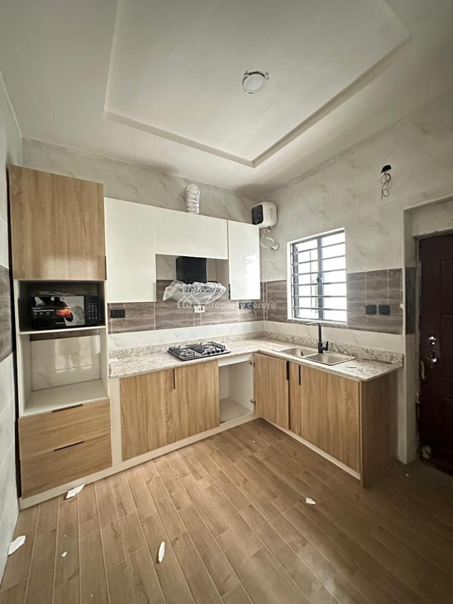 Well-built Luxury Spacious 2 Bedroom Apartment, Mobil Road, Ilaje, Ajah, Lagos, Flat / Apartment for Sale