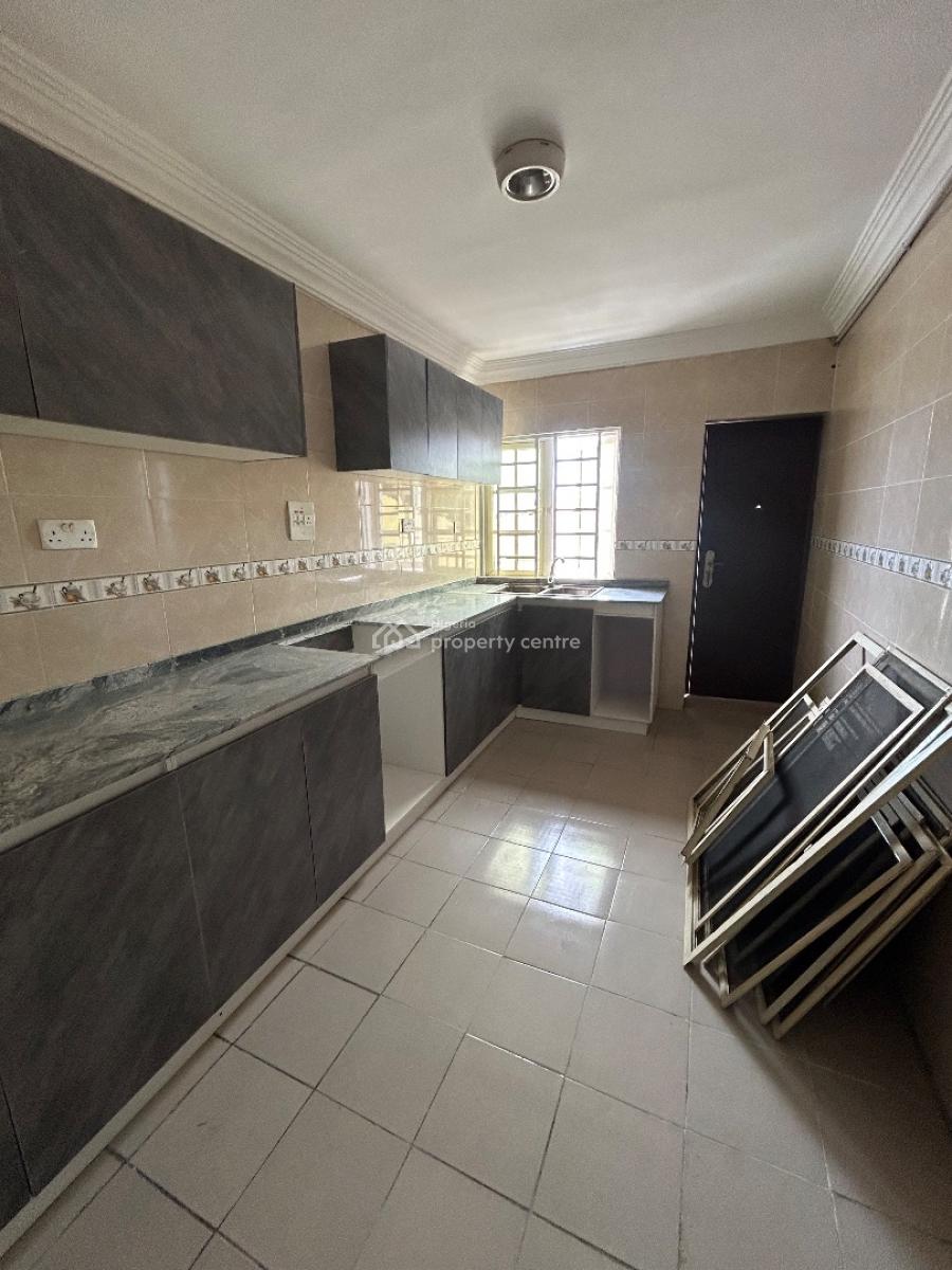 Well Maintained and Spacious 3bedroom Apartment, Orchid Estate, Lekki, Lagos, Flat / Apartment for Rent
