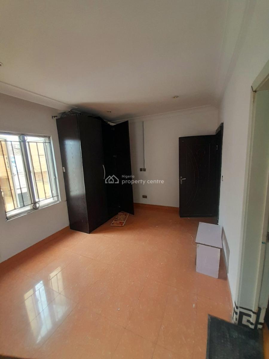 Room in a Shared Apartment with Private Kitchen, Chevron Drive, Lekki, Lagos, Self Contain (single Rooms) for Rent