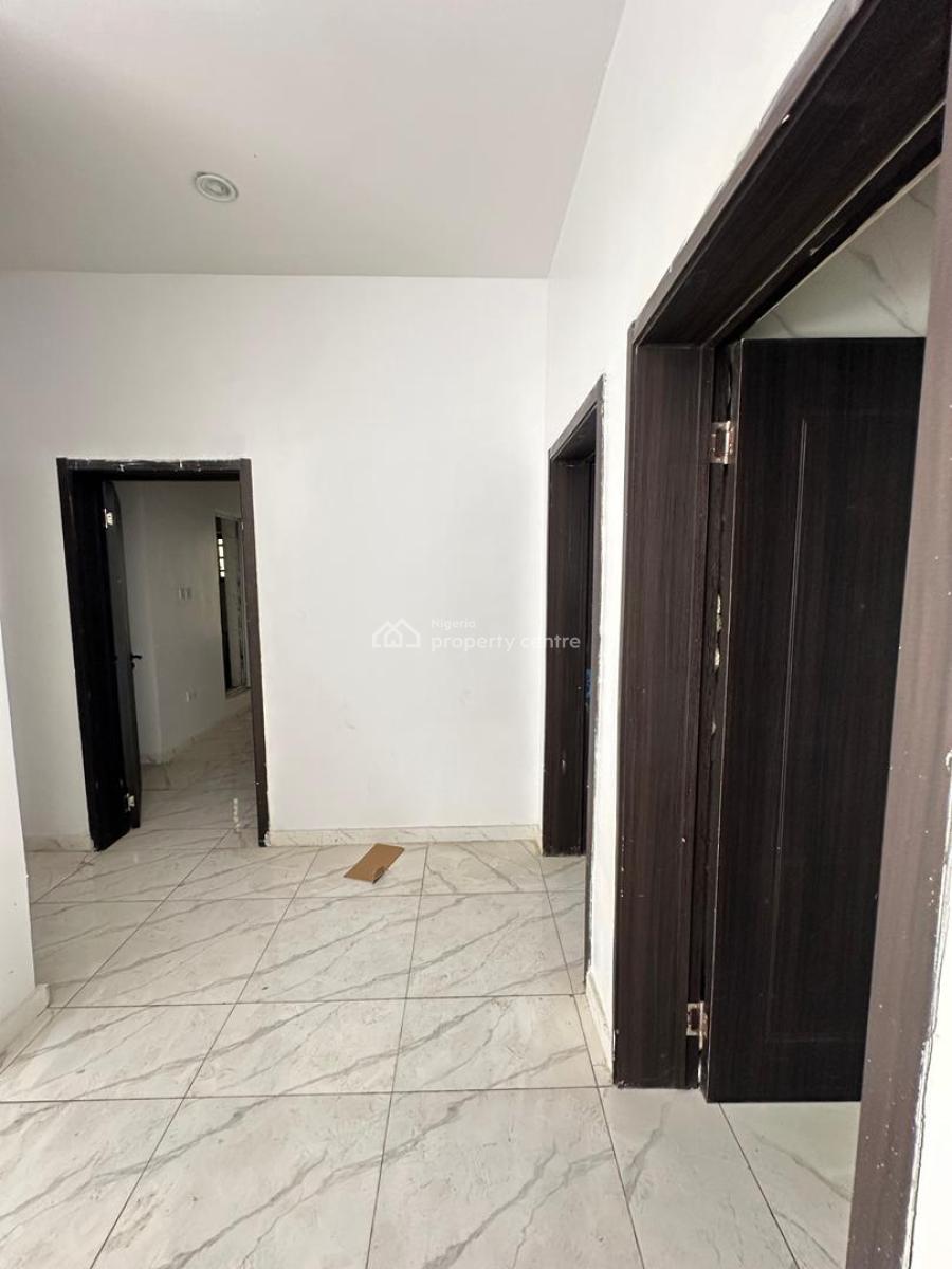 Well-built Luxury Spacious 3 Bedroom Apartment, Ilaje, Ajah, Lagos, Flat / Apartment for Sale