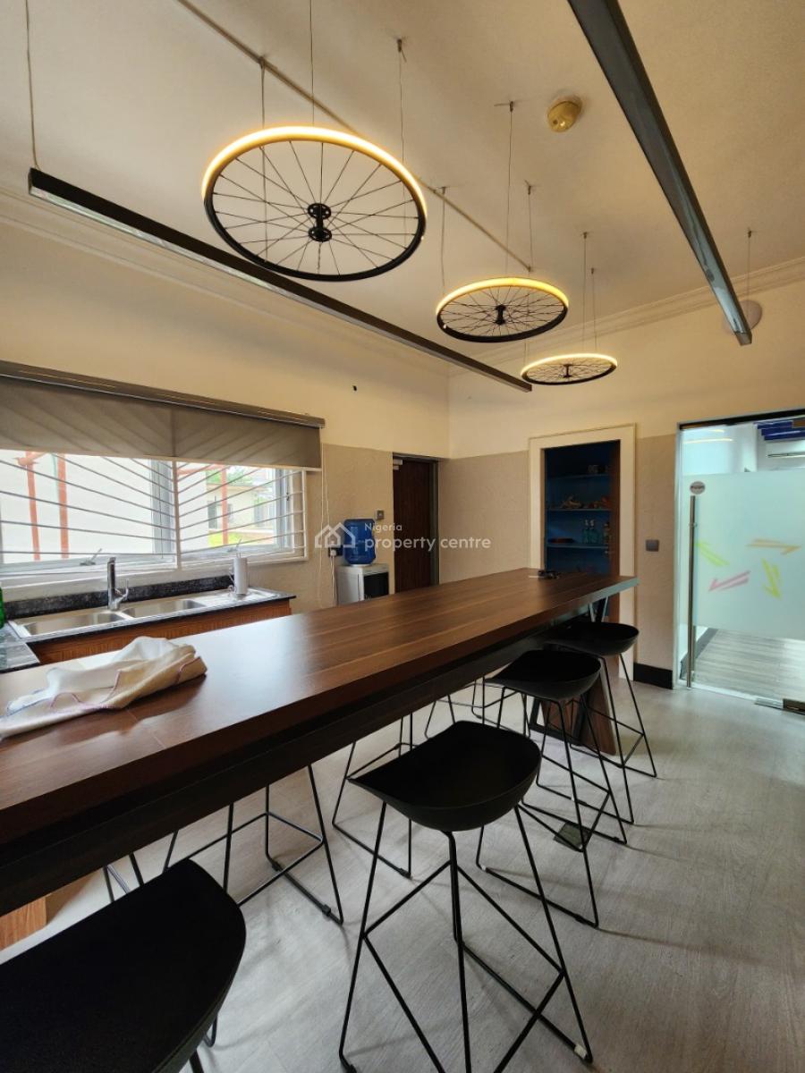 a Commercial Property in a Good Location, Off Adeola Odeku Street, Victoria Island (vi), Lagos, Commercial Property for Rent