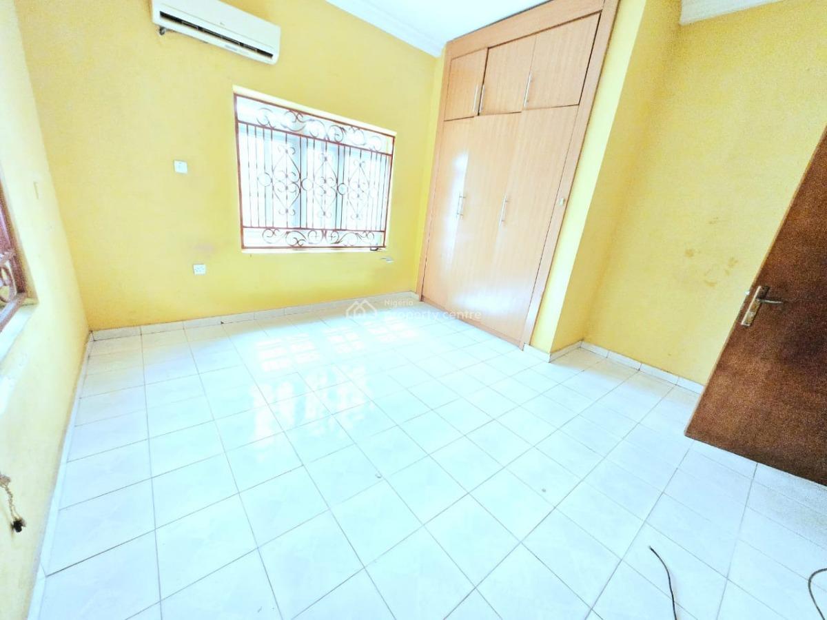 Spacious 3 Bedroom Apartment, Lekki Phase 1, Lekki, Lagos, Flat / Apartment for Rent