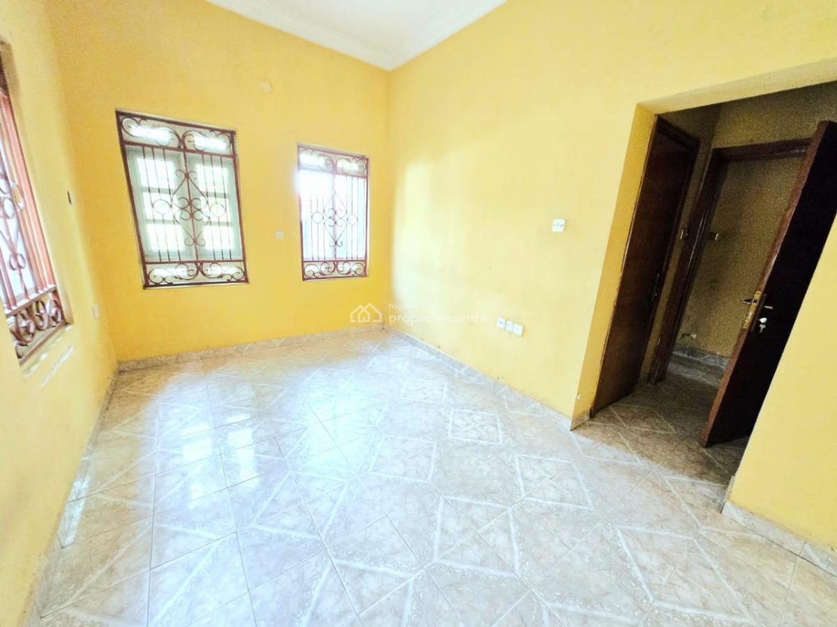 Spacious 3 Bedroom Apartment, Lekki Phase 1, Lekki, Lagos, Flat / Apartment for Rent