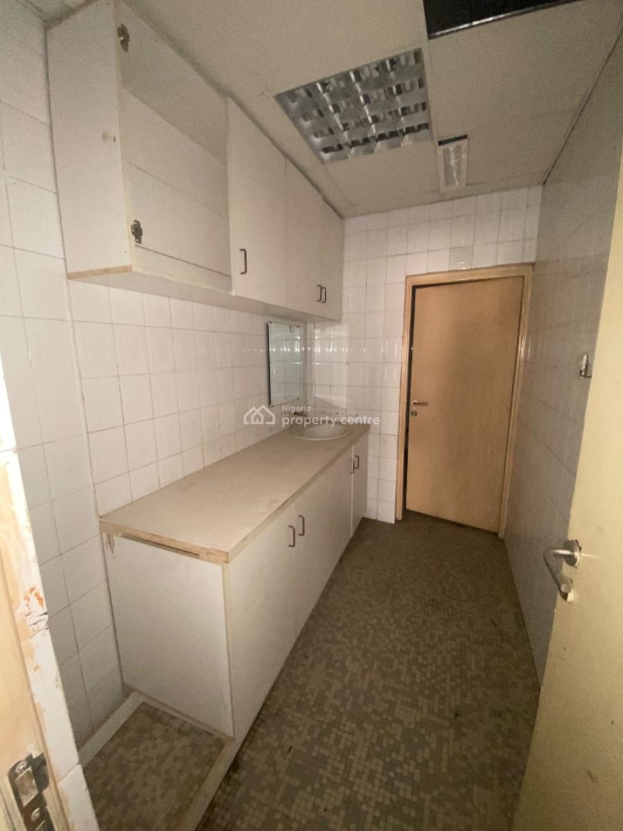 571 Square Meters Open Plan Office Space, Mobolaji Bank Anthony Way, Ikeja, Lagos, Office Space for Rent