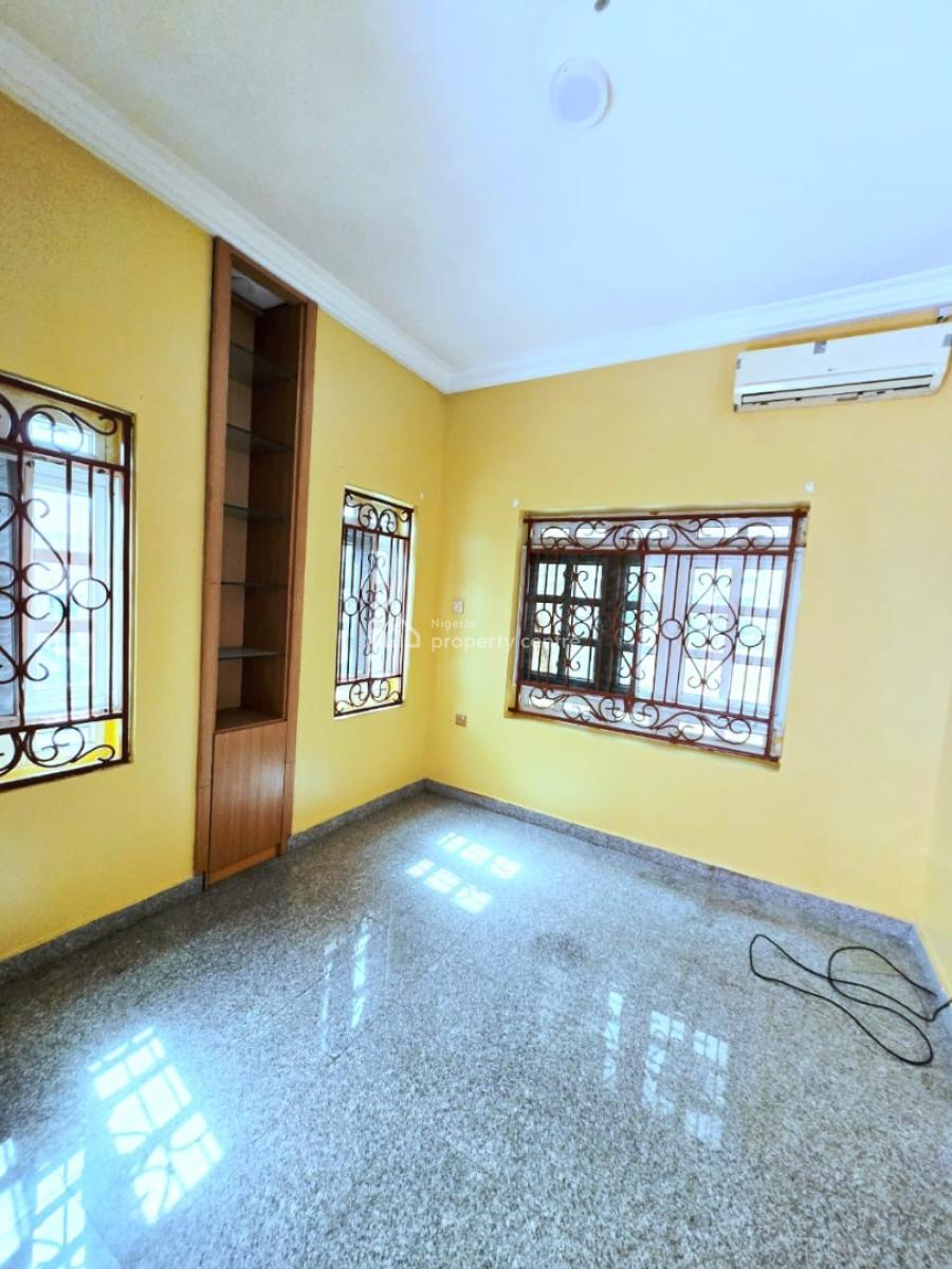 Spacious 3 Bedroom Apartment, Lekki Phase 1, Lekki, Lagos, Flat / Apartment for Rent