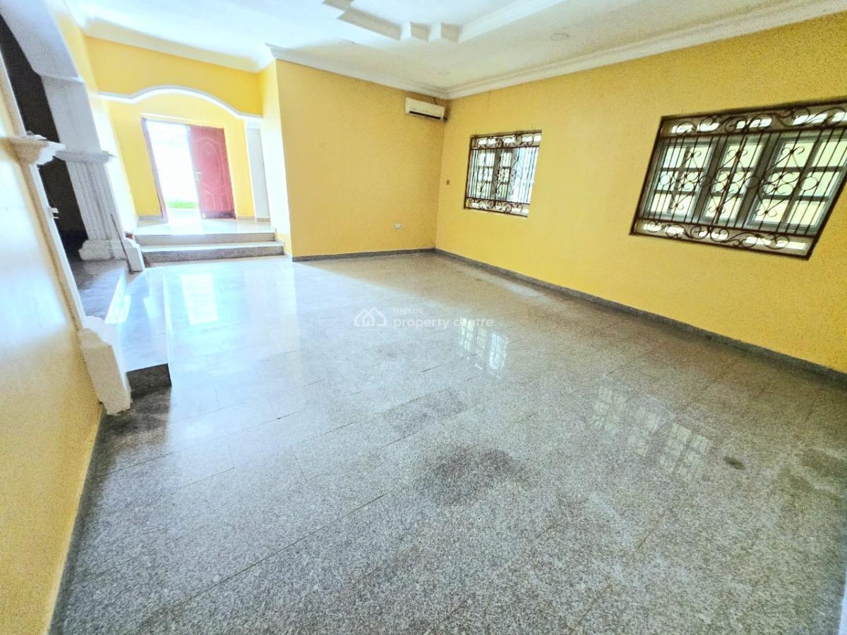 Spacious 3 Bedroom Apartment, Lekki Phase 1, Lekki, Lagos, Flat / Apartment for Rent