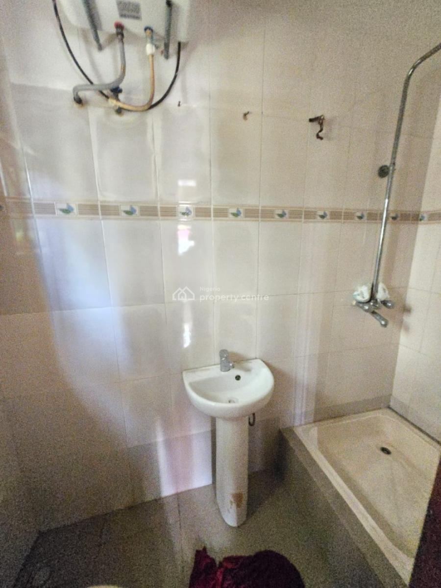 Spacious 3 Bedroom Apartment, Lekki Phase 1, Lekki, Lagos, Flat / Apartment for Rent