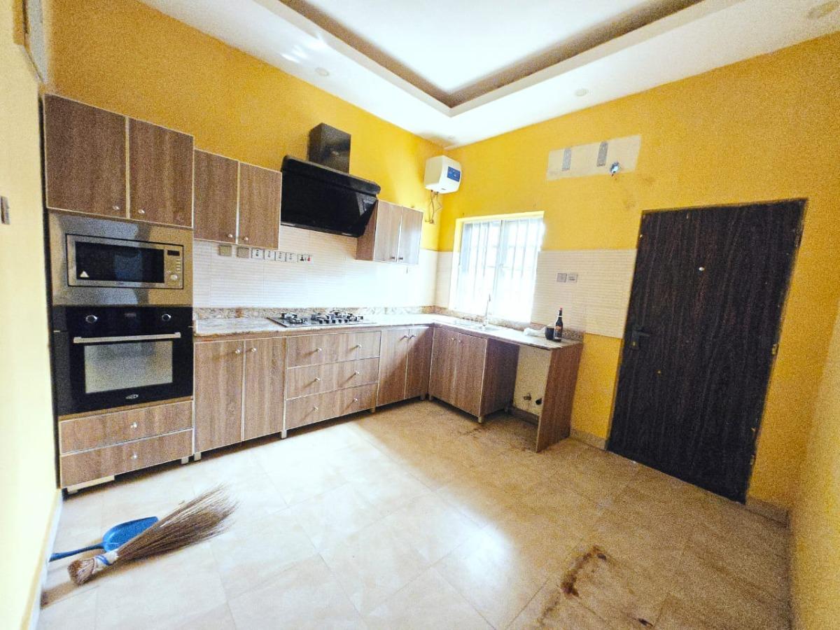 Spacious 3-bedroom Apartment, Lekki Phase 1, Lekki, Lagos, Flat / Apartment for Rent