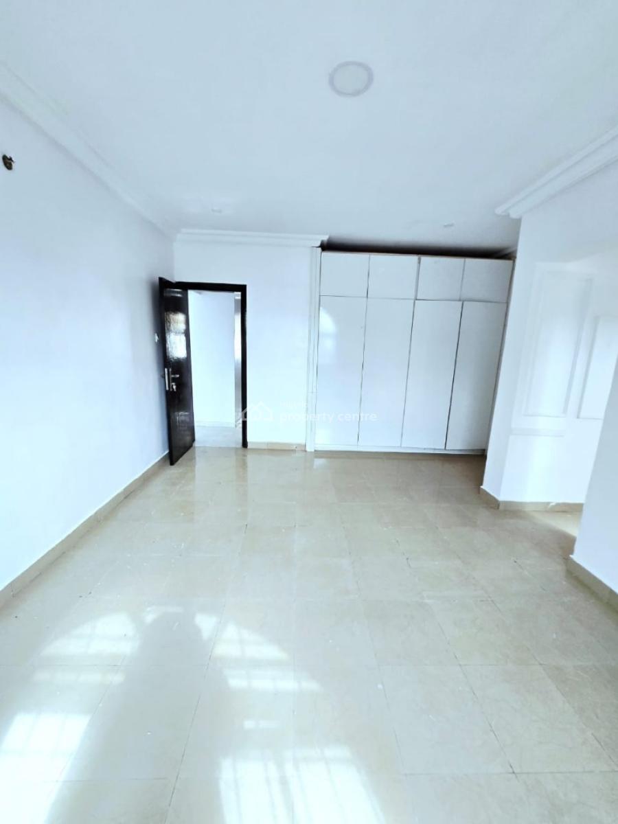 Well-maintained, Self-serviced of 3-bedroom Flats, Lekki Phase 1, Lekki, Lagos, Flat / Apartment for Rent