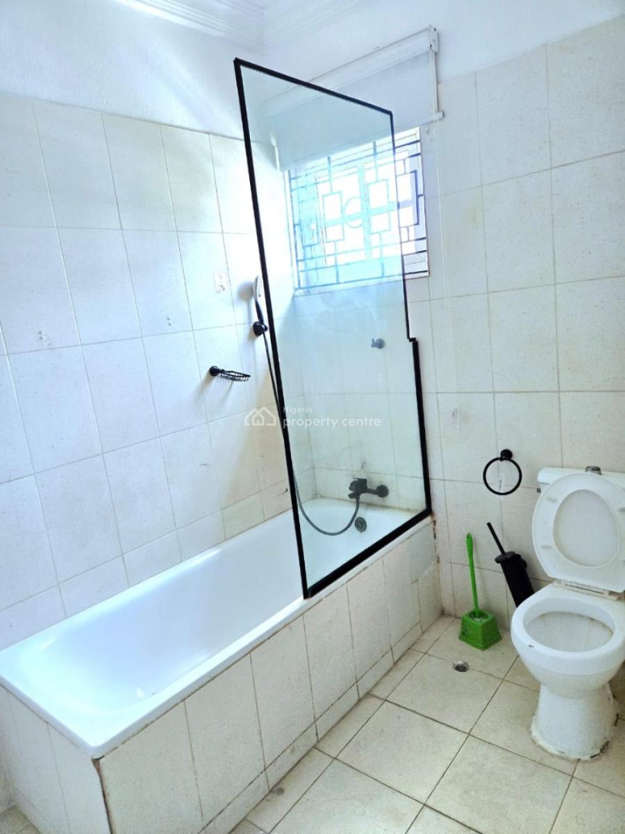 Well-maintained, Self-serviced of 3-bedroom Flats, Lekki Phase 1, Lekki, Lagos, Flat / Apartment for Rent