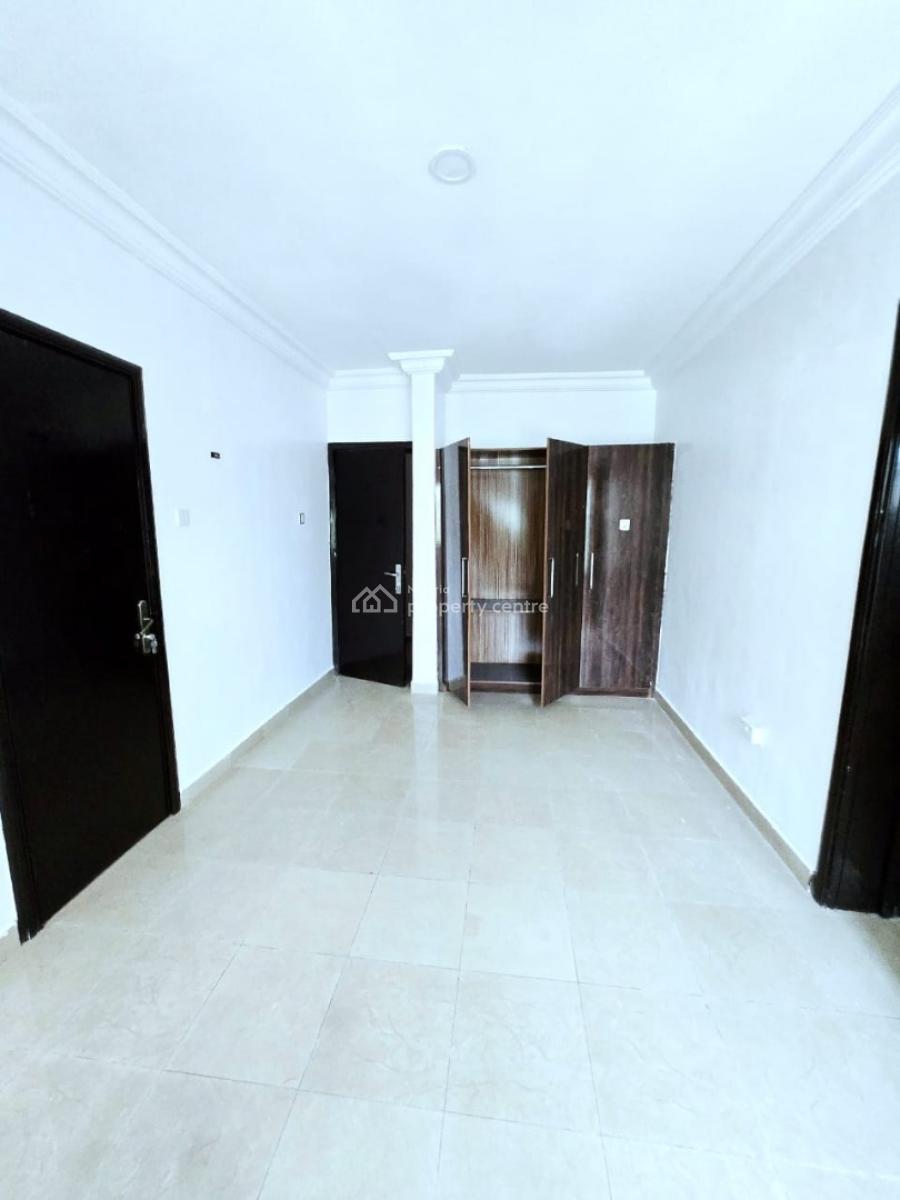 Well-maintained, Self-serviced of 3-bedroom Flats, Lekki Phase 1, Lekki, Lagos, Flat / Apartment for Rent