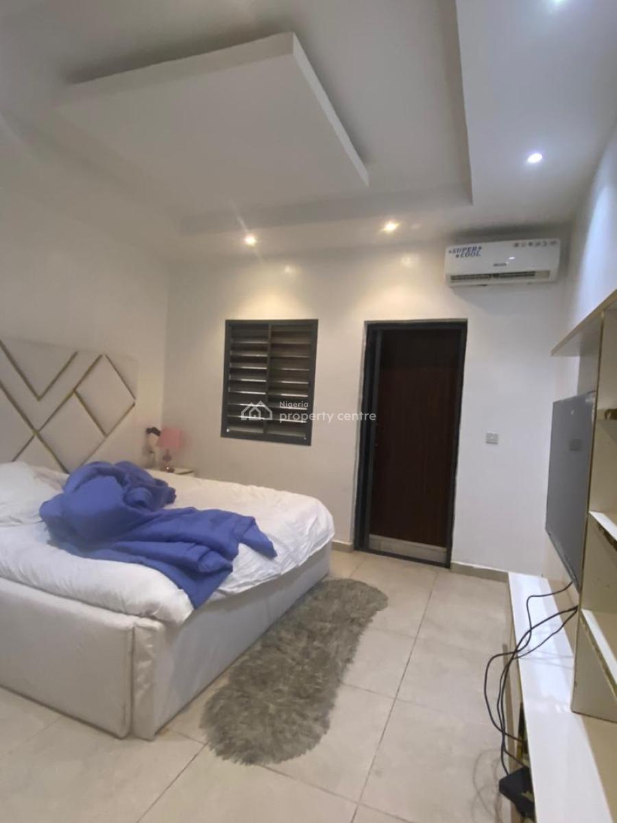 Lovely 3 Bedroom Apartment, Off Freedom Way, Lekki Phase 1, Lekki, Lagos, Flat / Apartment for Rent