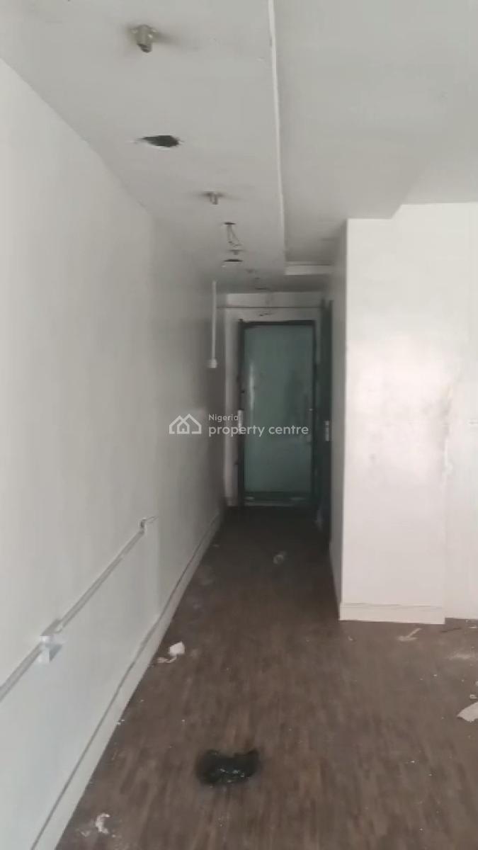 Neat & Spacious Showroom / Shop Space (toilet), Opebi, Opebi, Ikeja, Lagos, Shop for Rent