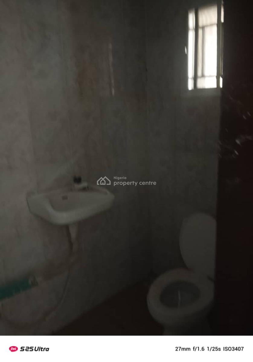 2 Bedroom Flat Upstairs, Off Mobil Road, Lekki, Lagos, Flat / Apartment for Rent