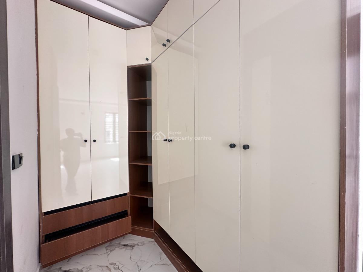 Spacious 2 Bedroom Apartment Available, Lekki Phase 2, Lekki, Lagos, Flat / Apartment for Rent