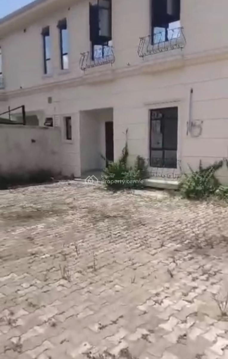 Spacious 6 Bedroom Flat, Lekki Phase 1, Lekki, Lagos, Commercial Property for Rent