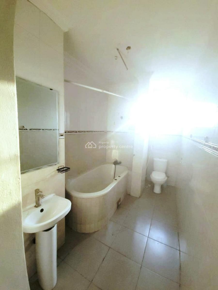 Well Maintained 2 Bedrooms Apartment, Lekki Phase 2, Lekki, Lagos, Flat / Apartment for Rent