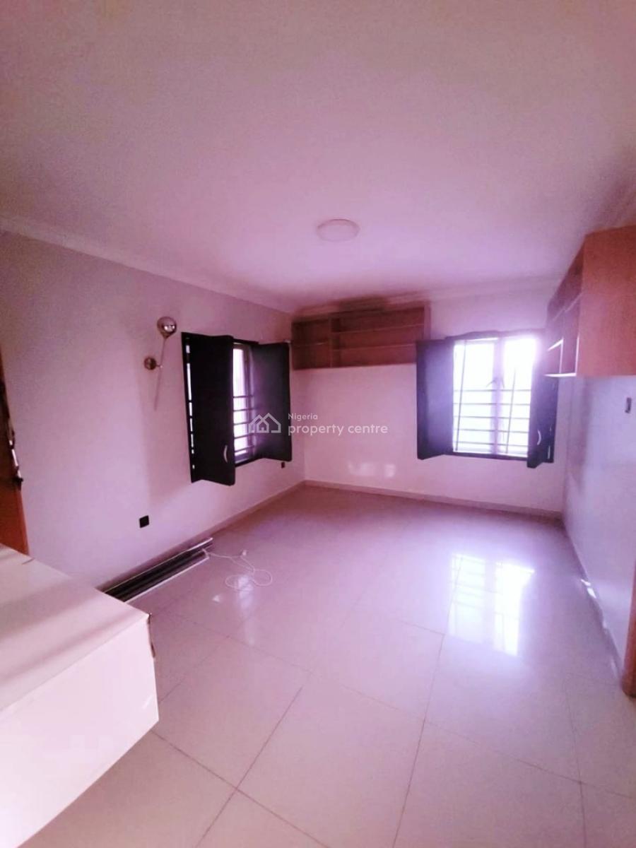 Well Maintained 2 Bedrooms Apartment, Lekki Phase 2, Lekki, Lagos, Flat / Apartment for Rent