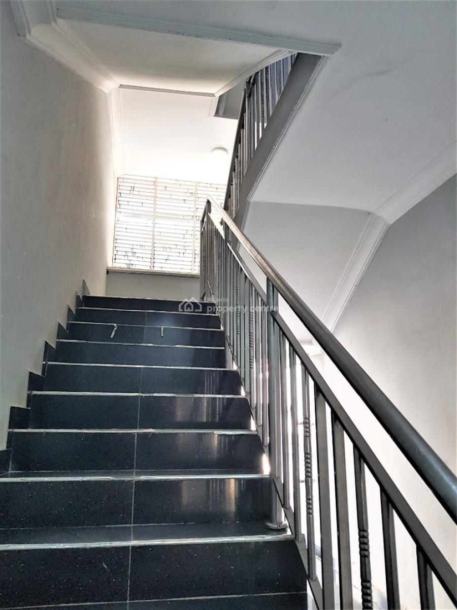 3 Bedrooms Flat with Bq in a Fully Serviced Estate with 24hrs Power, Ikate Elegushi, Lekki, Lagos, Flat / Apartment for Rent