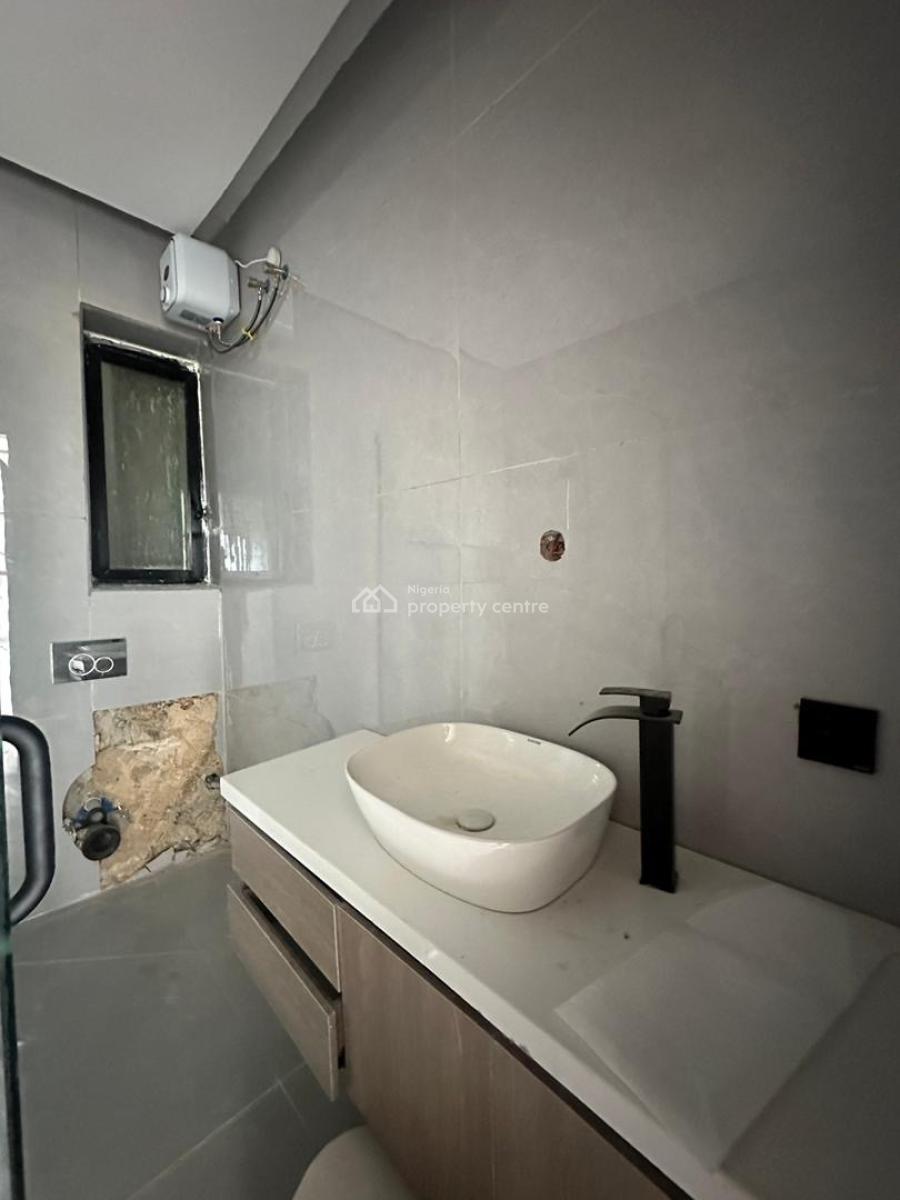 2 Bedroom Apartment with Elevator, Lekki Phase 1, Lekki, Lagos, Flat / Apartment for Sale