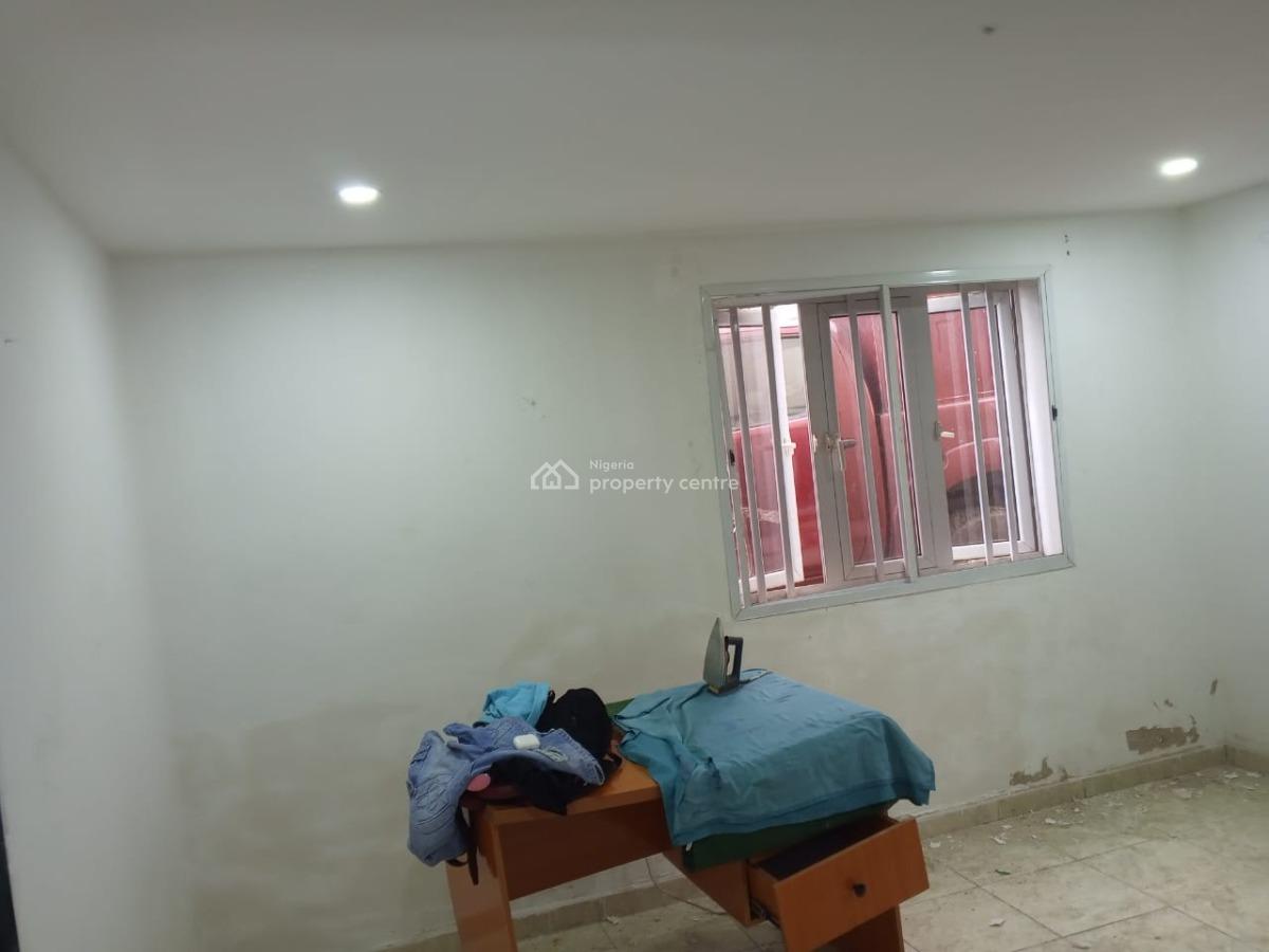 2 Bedroom Flat with Bq, Akura Estate, Adeniyi Jones, Ikeja, Lagos, Flat / Apartment for Rent