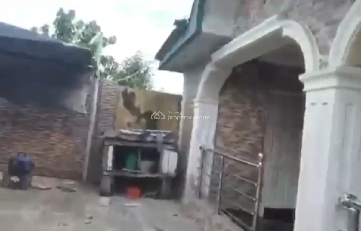 Half Plot with a Structure on Distress, Abijo Gra, Ajah, Lekki Phase 2, Lekki, Lagos, Land for Sale