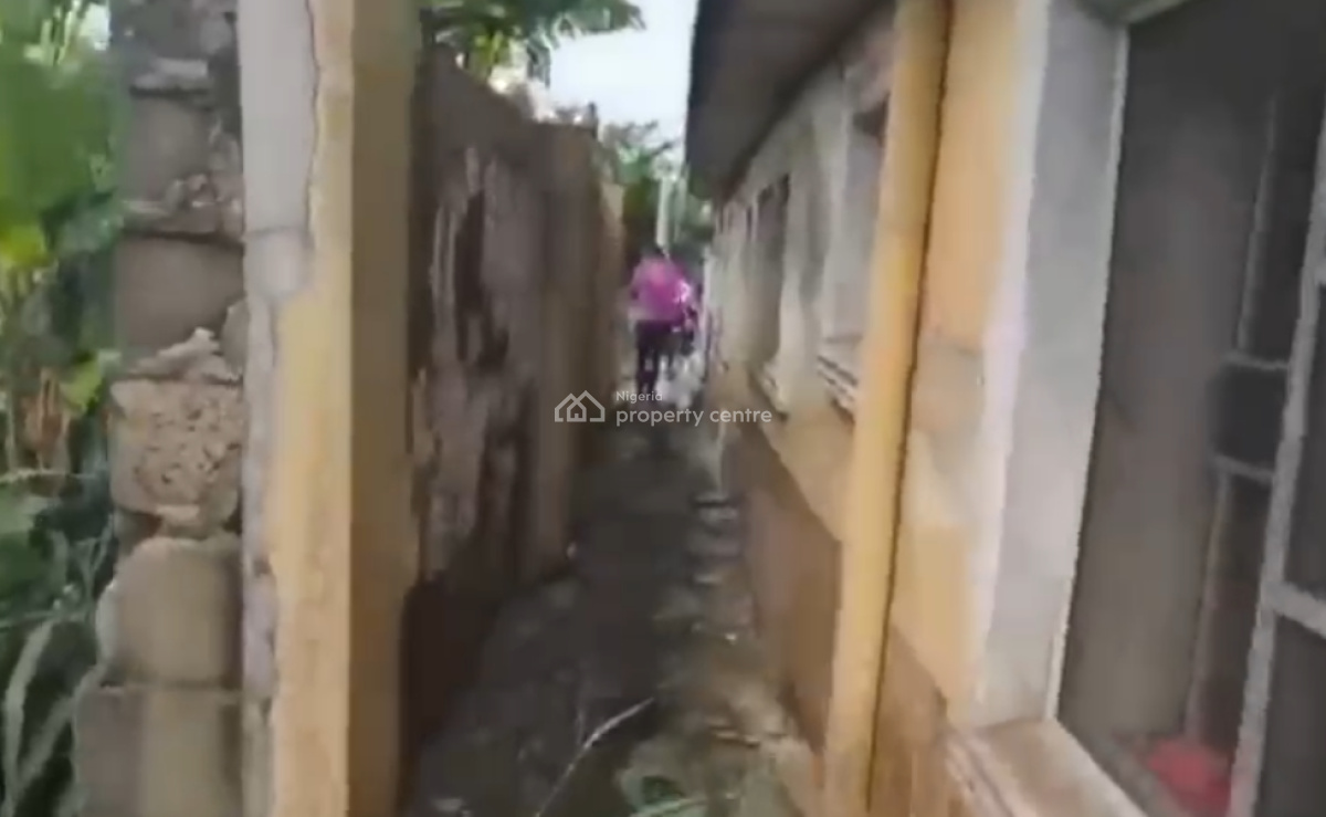 Half Plot with a Structure on Distress, Abijo Gra, Ajah, Lekki Phase 2, Lekki, Lagos, Land for Sale