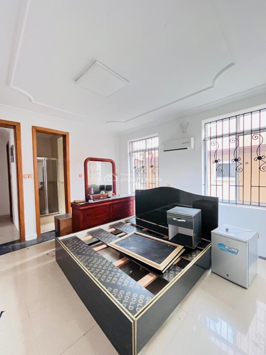 Specious 2 Bedroom Flat, Lekki Phase 1, Lekki, Lagos, Flat / Apartment for Rent