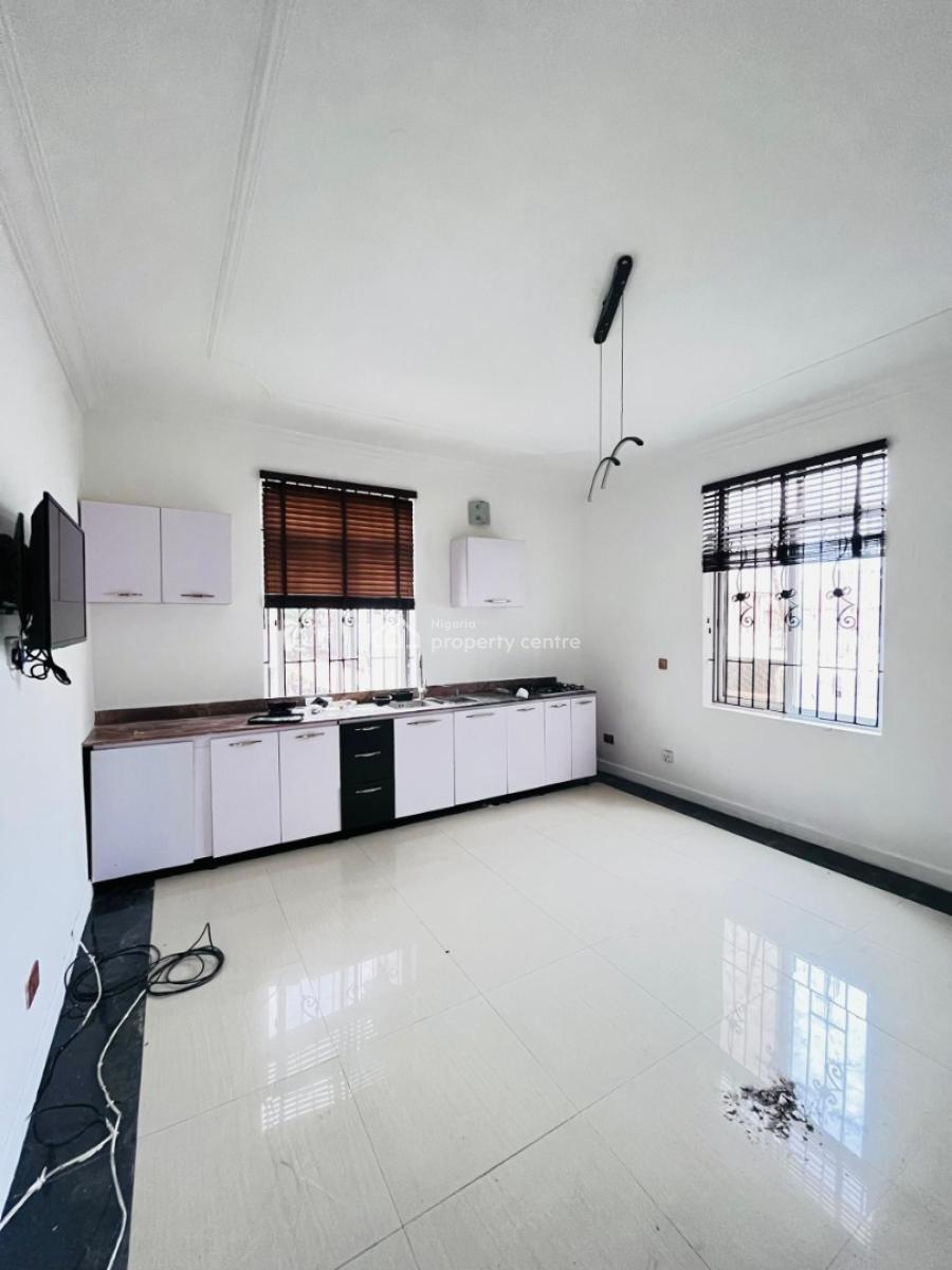 Specious 2 Bedroom Flat, Lekki Phase 1, Lekki, Lagos, Flat / Apartment for Rent