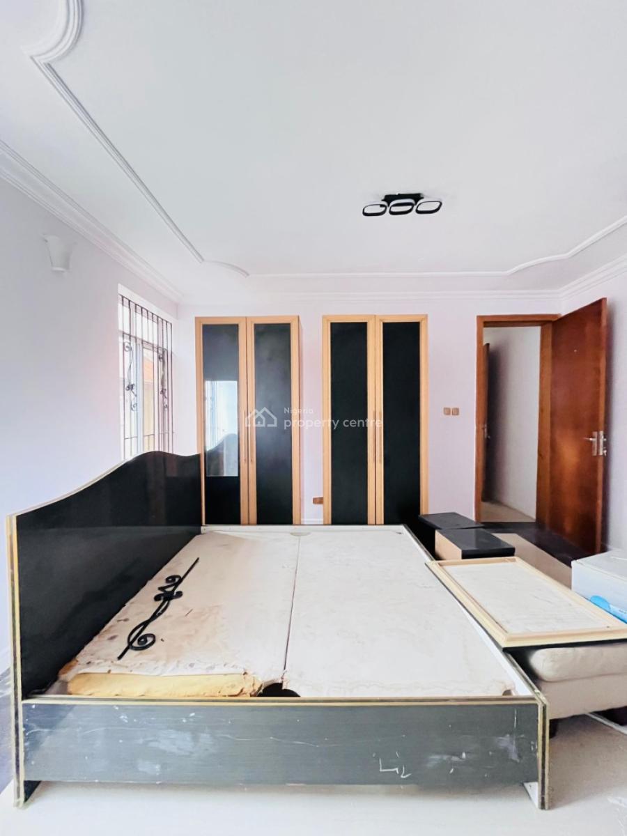 Specious 2 Bedroom Flat, Lekki Phase 1, Lekki, Lagos, Flat / Apartment for Rent