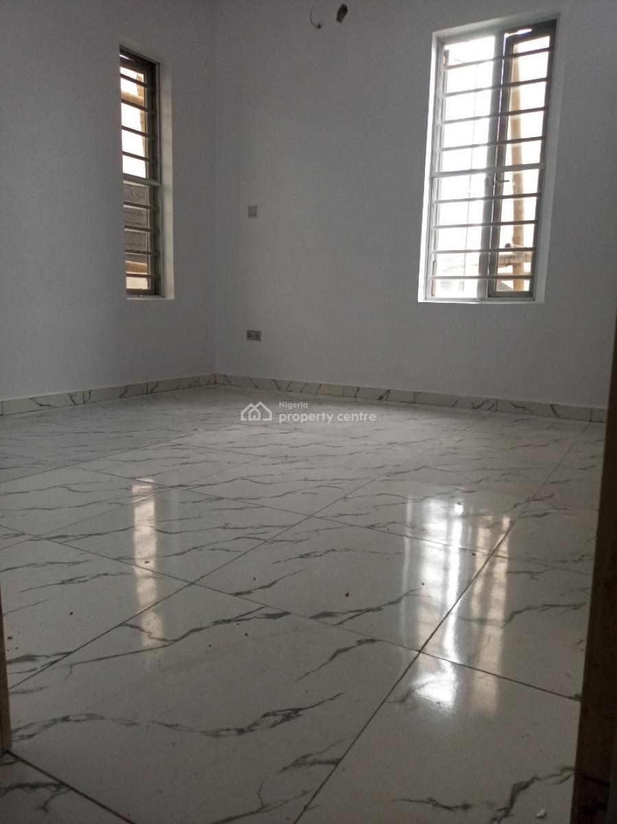 Neat Self Contain Upstairs with Private Kitchen and Bathroom, Secured Estate, Osapa, Lekki, Lagos, Self Contain (single Rooms) for Rent