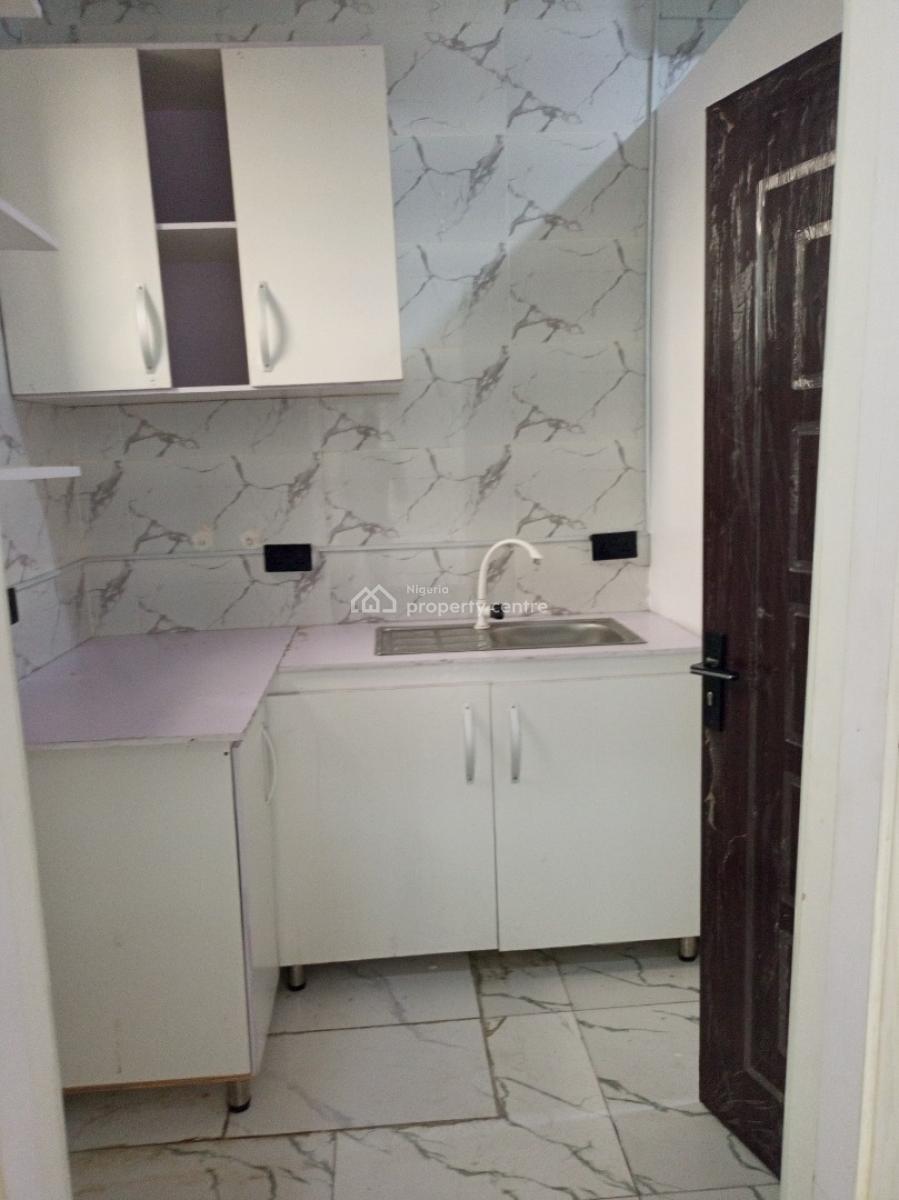 Neat Self Contain Upstairs with Private Kitchen and Bathroom, Secured Estate, Osapa, Lekki, Lagos, Self Contain (single Rooms) for Rent