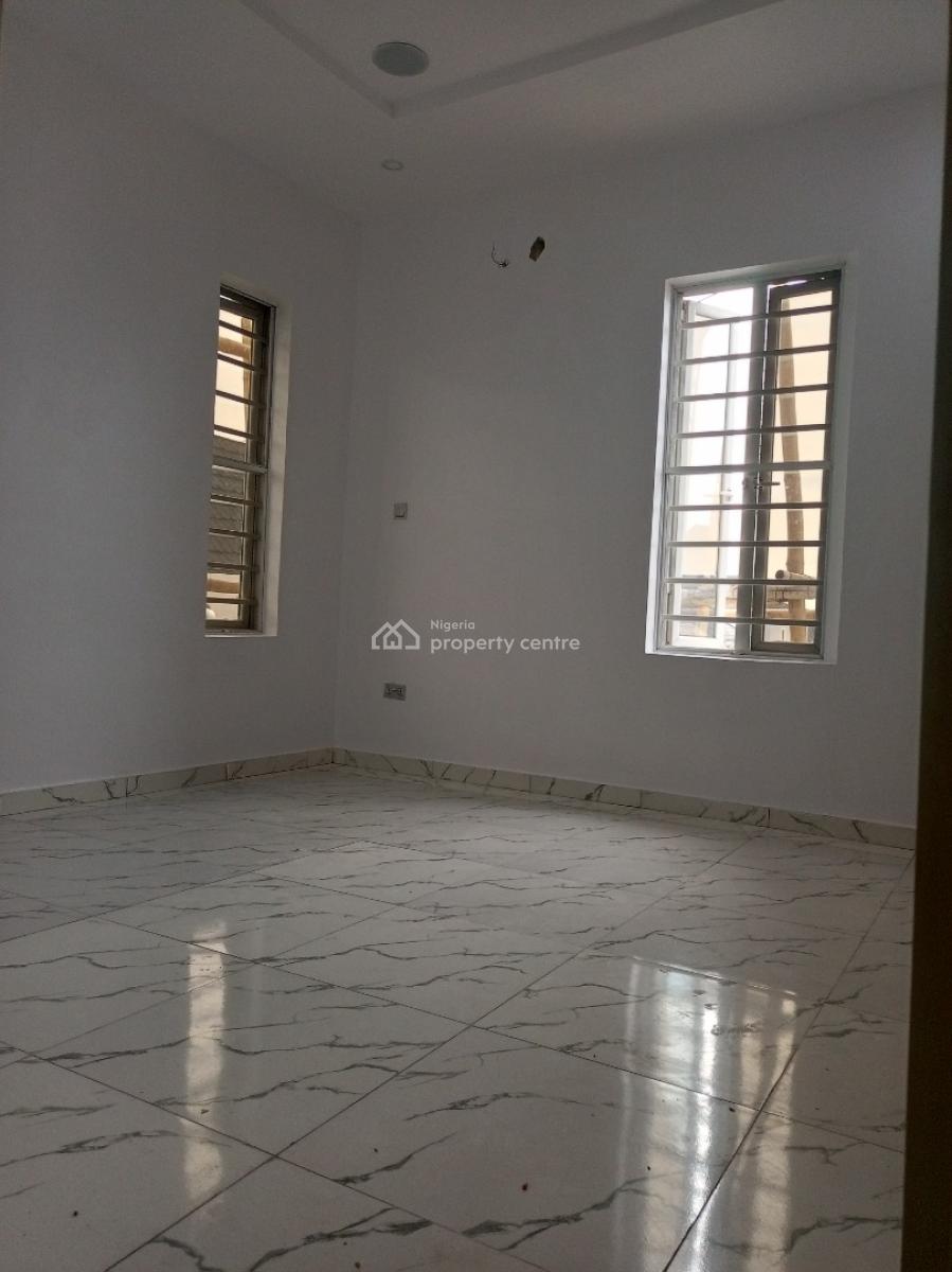 Neat Self Contain Upstairs with Private Kitchen and Bathroom, Secured Estate, Osapa, Lekki, Lagos, Self Contain (single Rooms) for Rent