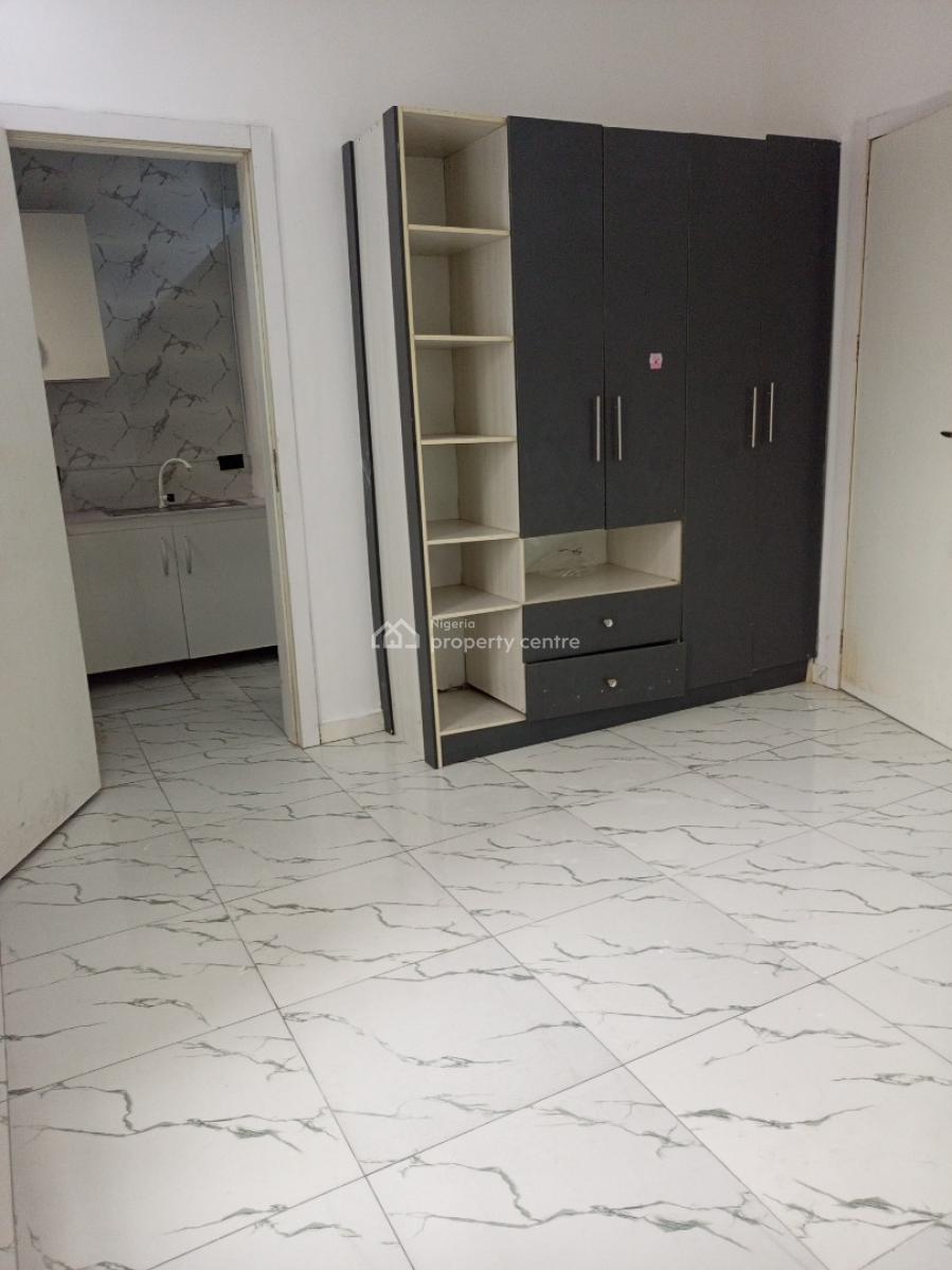 Neat Self Contain Upstairs with Private Kitchen and Bathroom, Secured Estate, Osapa, Lekki, Lagos, Self Contain (single Rooms) for Rent