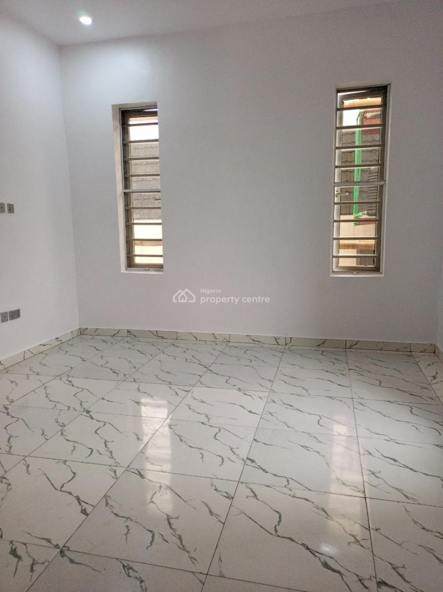 Neat Self Contain Upstairs with Private Kitchen and Bathroom, Secured Estate, Osapa, Lekki, Lagos, Self Contain (single Rooms) for Rent