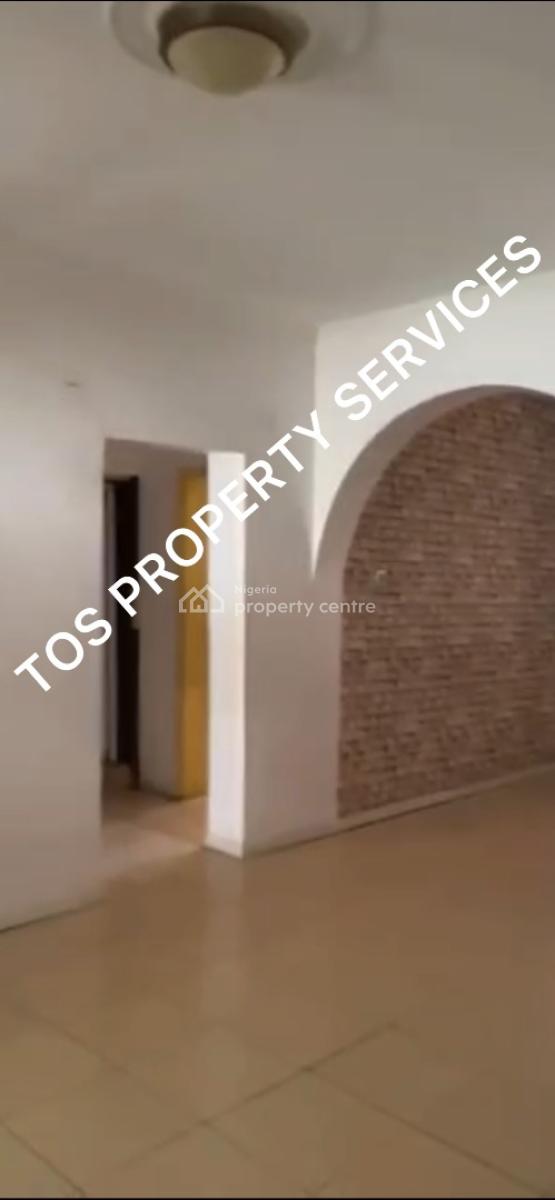 Spacious 2 Bedroom Apartment, Sabo-alagomeji, Alagomeji, Yaba, Lagos, Flat / Apartment for Rent