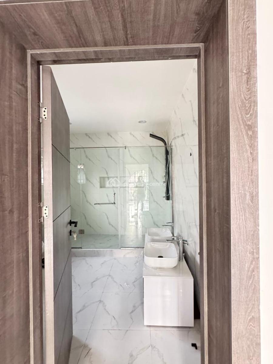 Spacious 5bed Fully Detached with 2 Room Bq, Lekki Phase 1, Lekki, Lagos, Commercial Property for Rent