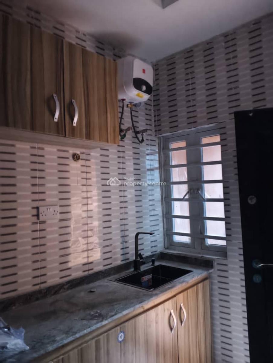 Luxury 3 Bedroom Flat, Igbogbo Estate, Igbogbo, Ikorodu, Lagos, Flat / Apartment for Rent