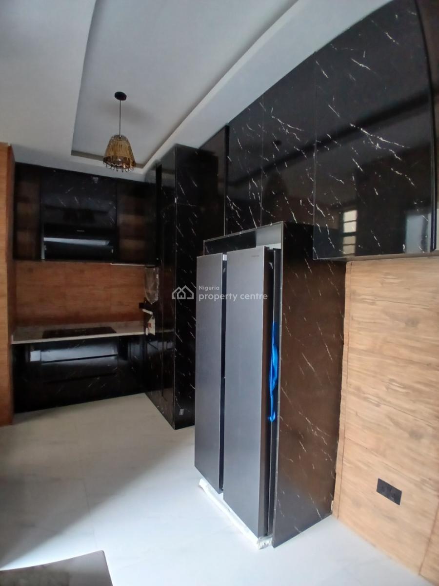 Newly Built and Serviced 2 Bedroom En-suite Flat with an Enclosed Full, Lekki Phase 1, Lekki, Lagos, Flat / Apartment for Rent