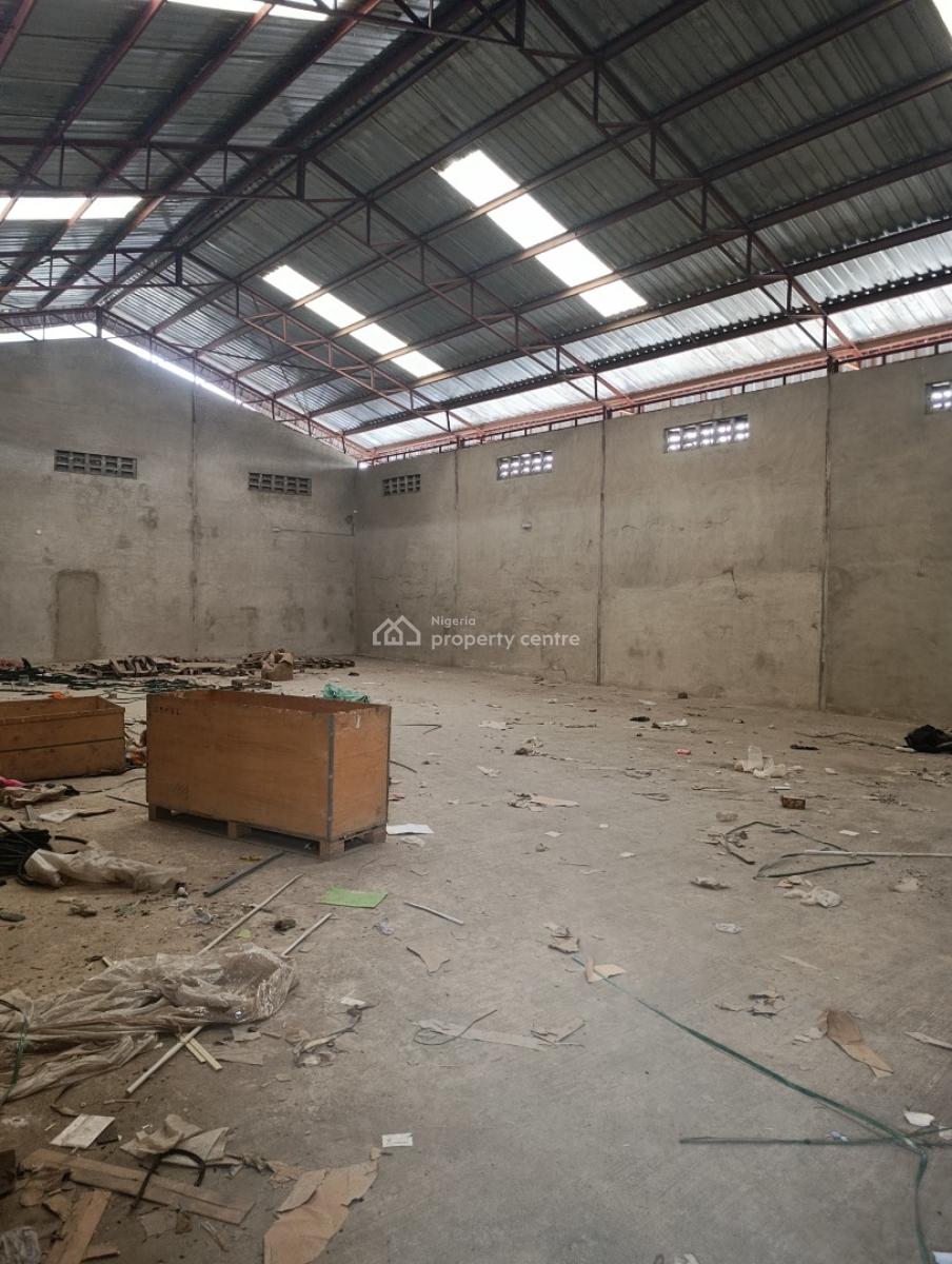 Warehouse of 328sqm Facing The Main Road, Trailer Enter, Aleshinloye Market, Jericho, Ibadan, Oyo, Warehouse for Rent